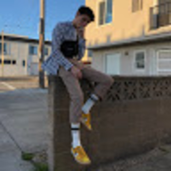 Meet your Posher, Carlos - Picture 1 of 1